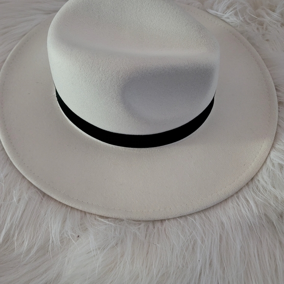 Hat - Picture 3 of 4